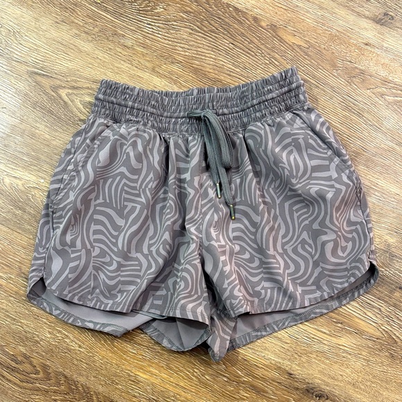 Abercrombie & Fitch Gray Patterned Athletic Shorts - Picture 1 of 7